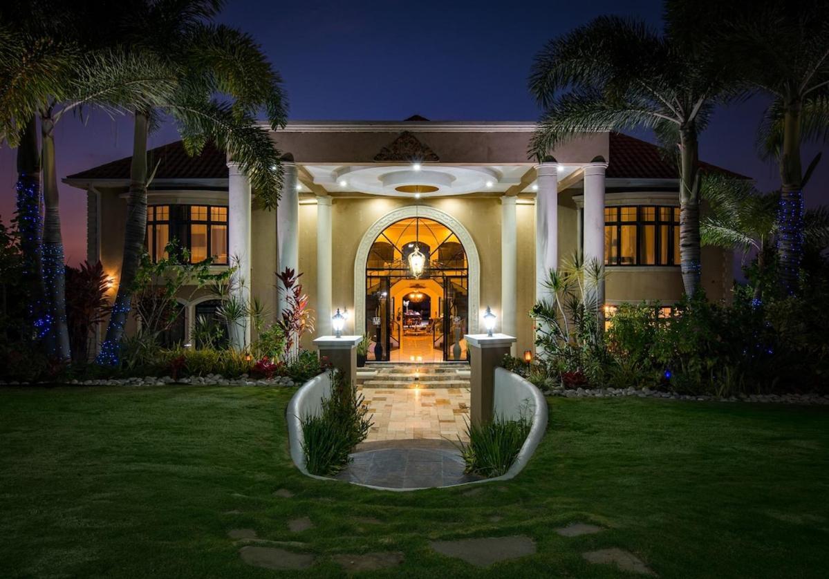 Villa Mimosa Jamaica Exclusive Luxury Stay- Resort Vibe Discovery Bay Exterior photo